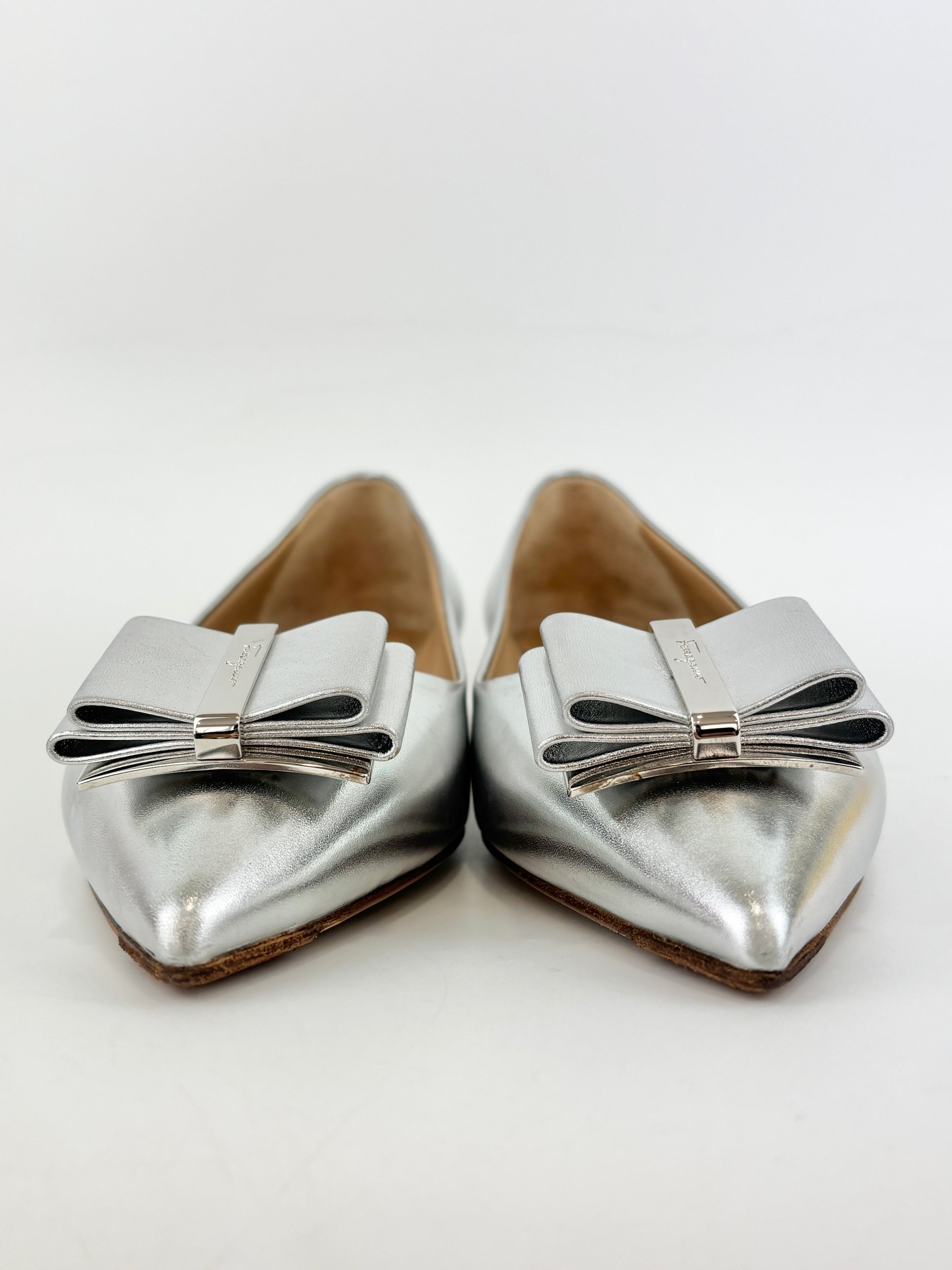 Zeri Pointed Toe Flat Metallic Silver Calfskin Size 38.5