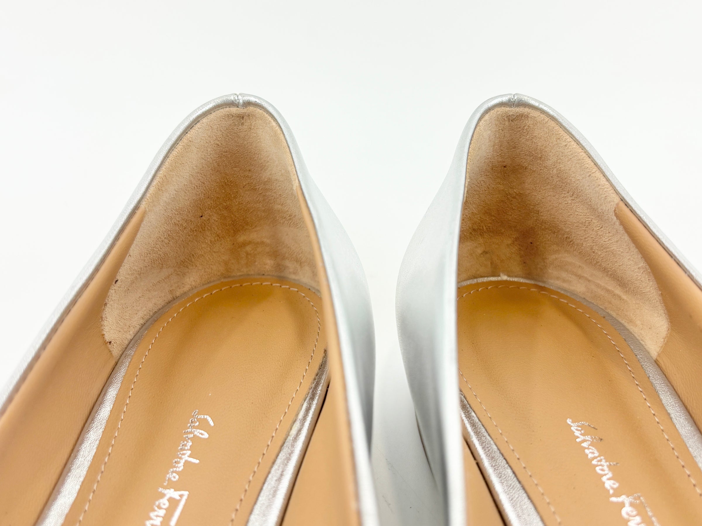 Zeri Pointed Toe Flat Metallic Silver Calfskin Size 38.5