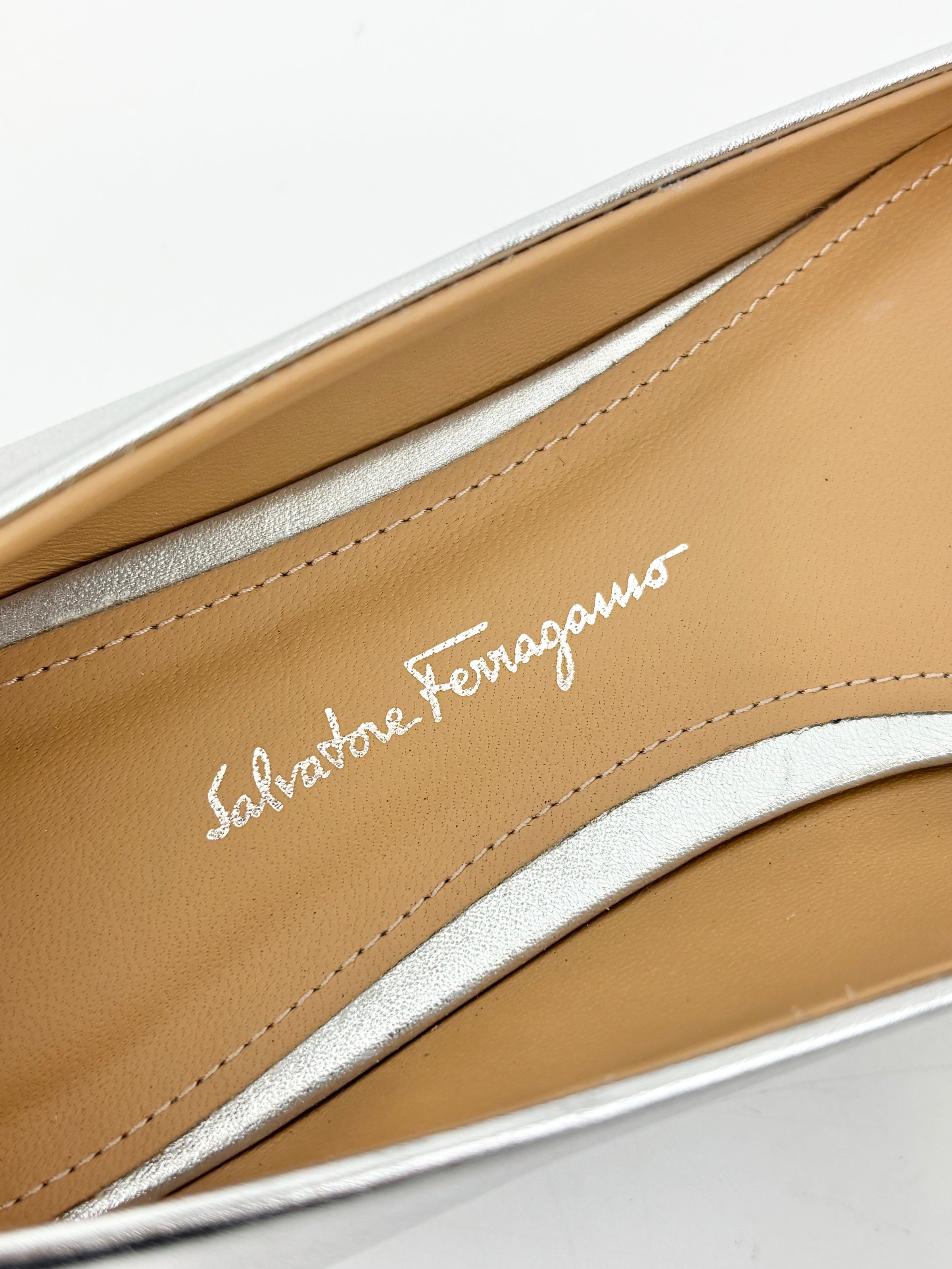 Zeri Pointed Toe Flat Metallic Silver Calfskin Size 38.5