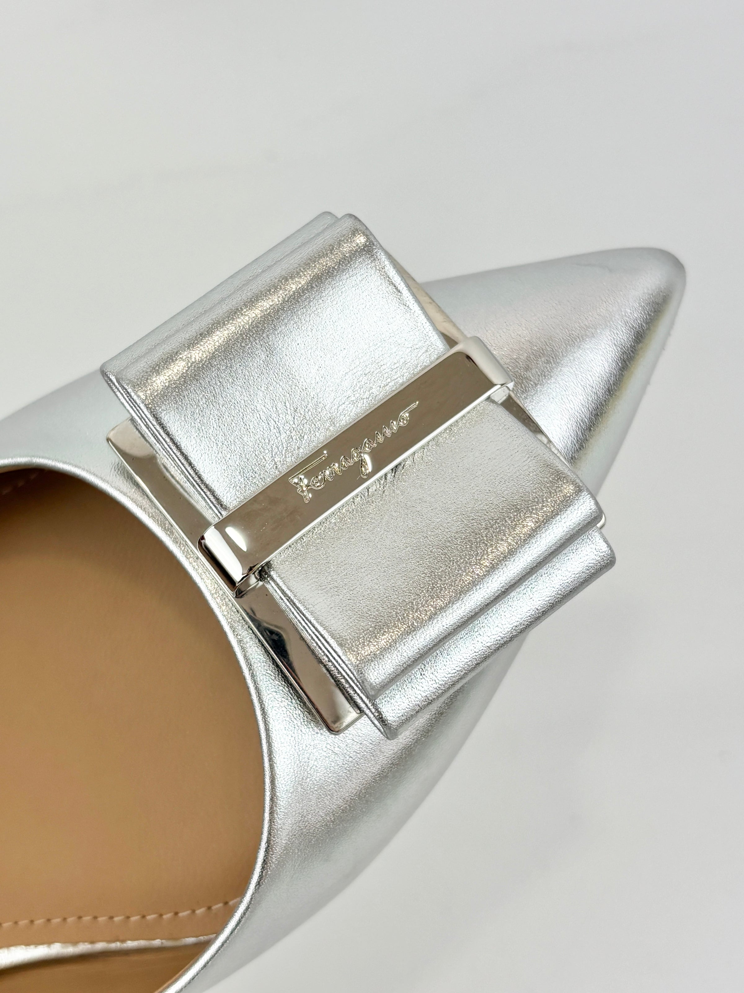 Zeri Pointed Toe Flat Metallic Silver Calfskin Size 38.5