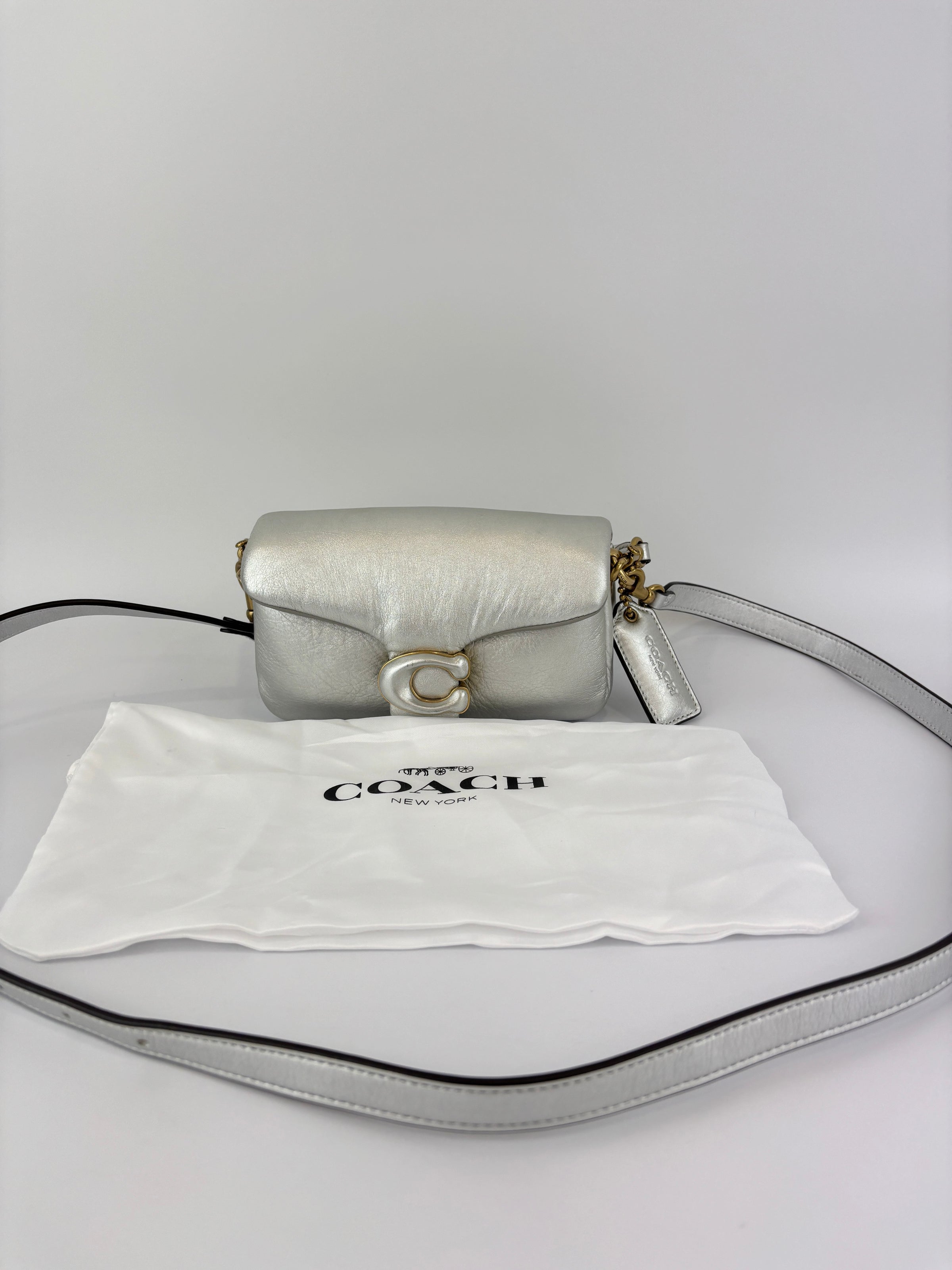 C7876 Pillow Tabby 18 Shoulder Bag in Metallic Silver