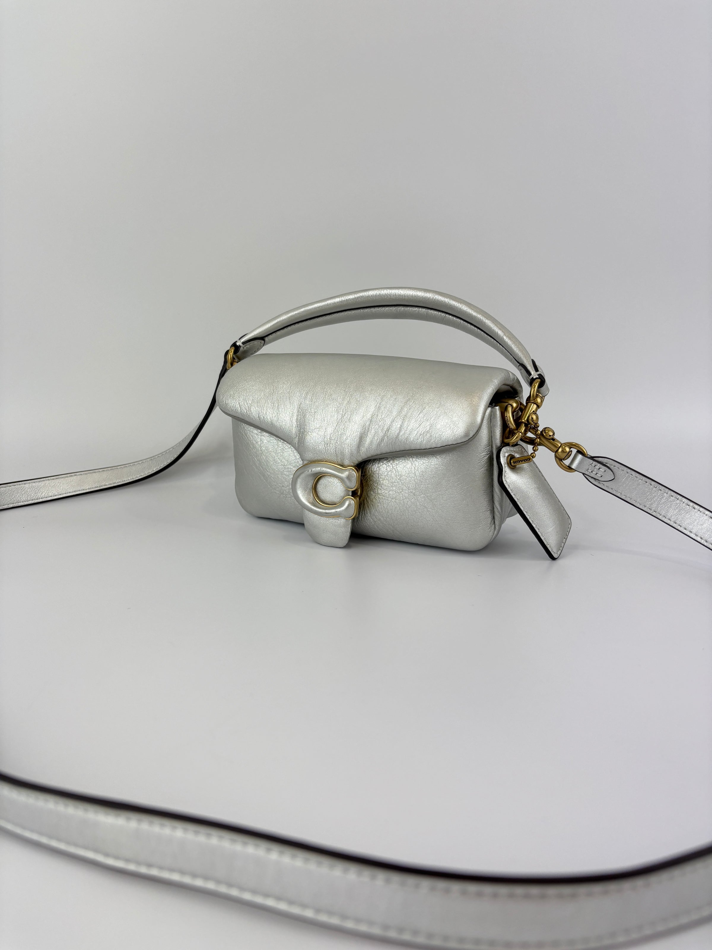 C7876 Pillow Tabby 18 Shoulder Bag in Metallic Silver
