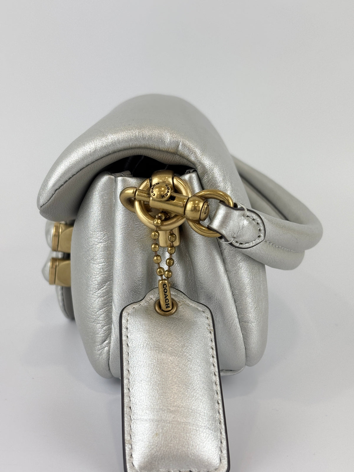 C7876 Pillow Tabby 18 Shoulder Bag in Metallic Silver