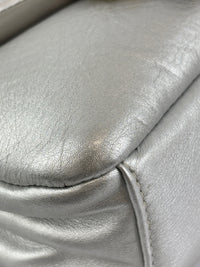 C7876 Pillow Tabby 18 Shoulder Bag in Metallic Silver