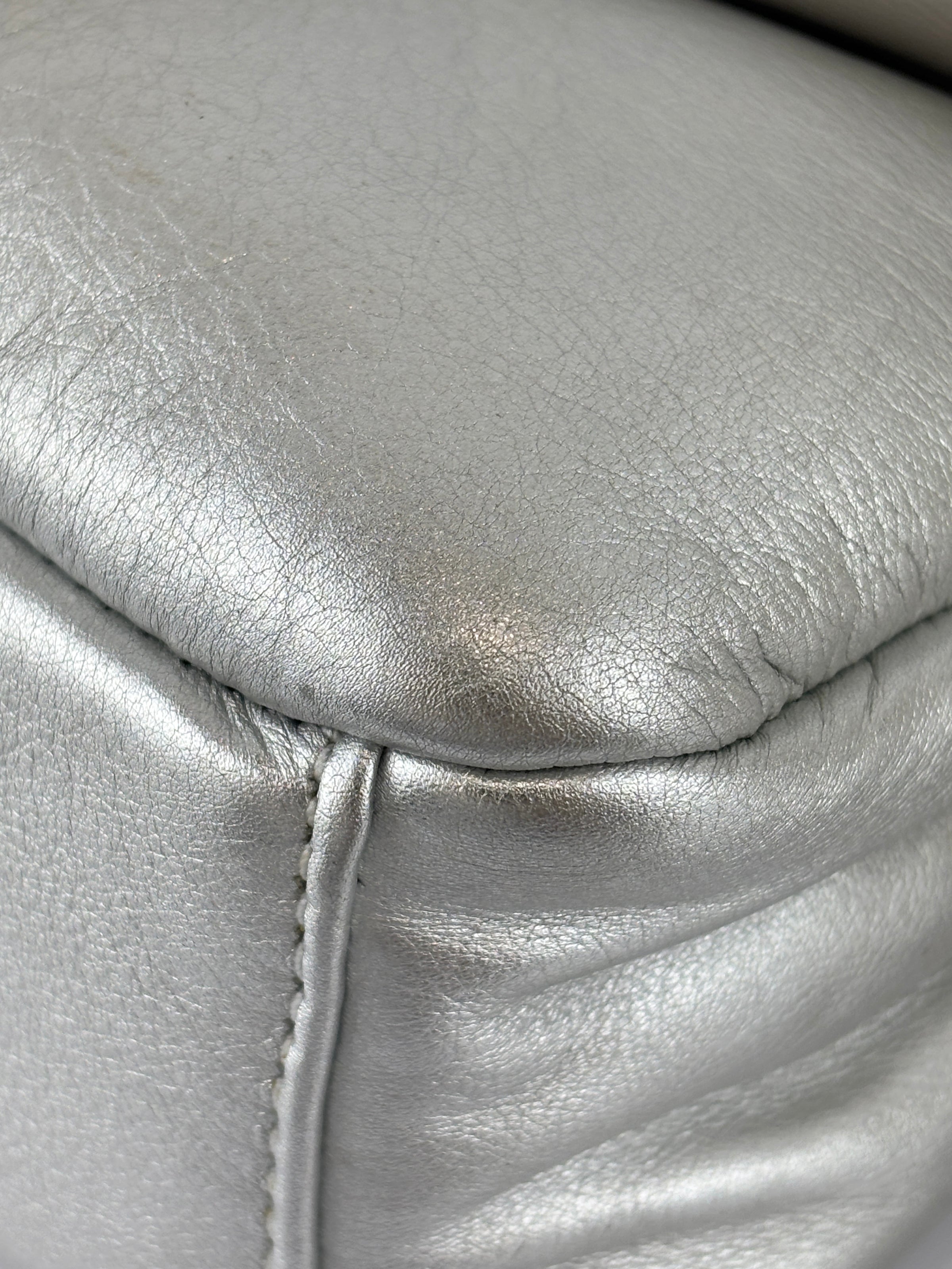 C7876 Pillow Tabby 18 Shoulder Bag in Metallic Silver