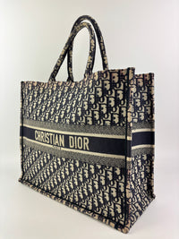 Large Book Tote in Blue Dior Oblique Embroidered Canvas