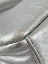 C7876 Pillow Tabby 18 Shoulder Bag in Metallic Silver