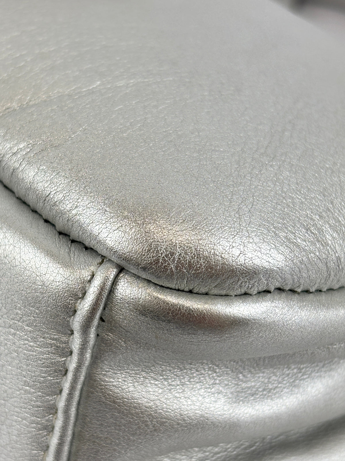 C7876 Pillow Tabby 18 Shoulder Bag in Metallic Silver