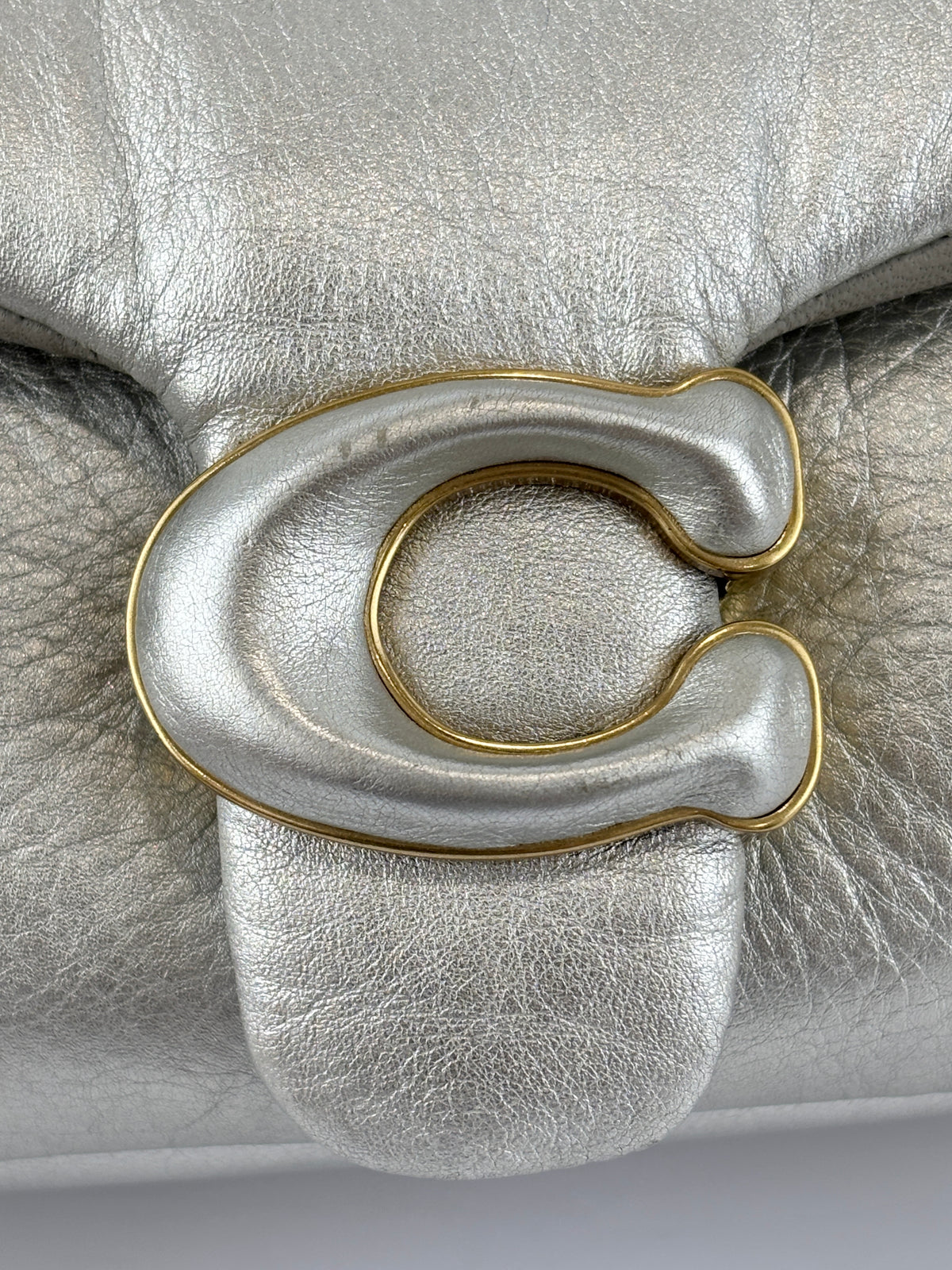 C7876 Pillow Tabby 18 Shoulder Bag in Metallic Silver