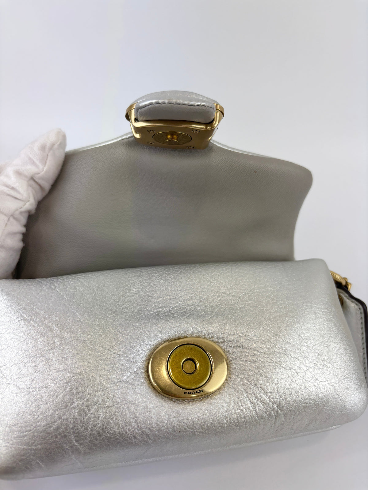 C7876 Pillow Tabby 18 Shoulder Bag in Metallic Silver