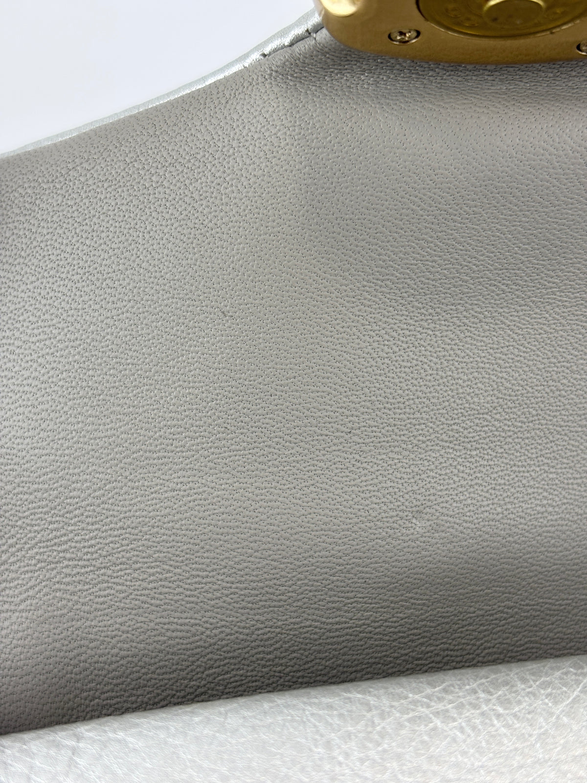 C7876 Pillow Tabby 18 Shoulder Bag in Metallic Silver