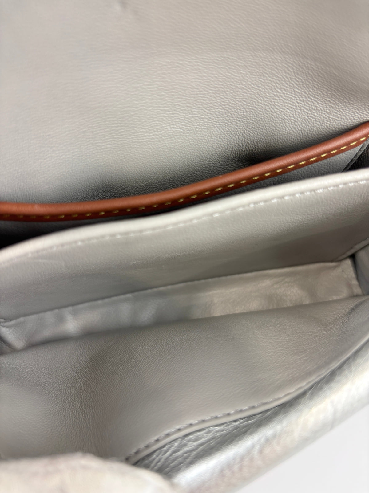 C7876 Pillow Tabby 18 Shoulder Bag in Metallic Silver