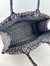 Large Book Tote in Blue Dior Oblique Embroidered Canvas