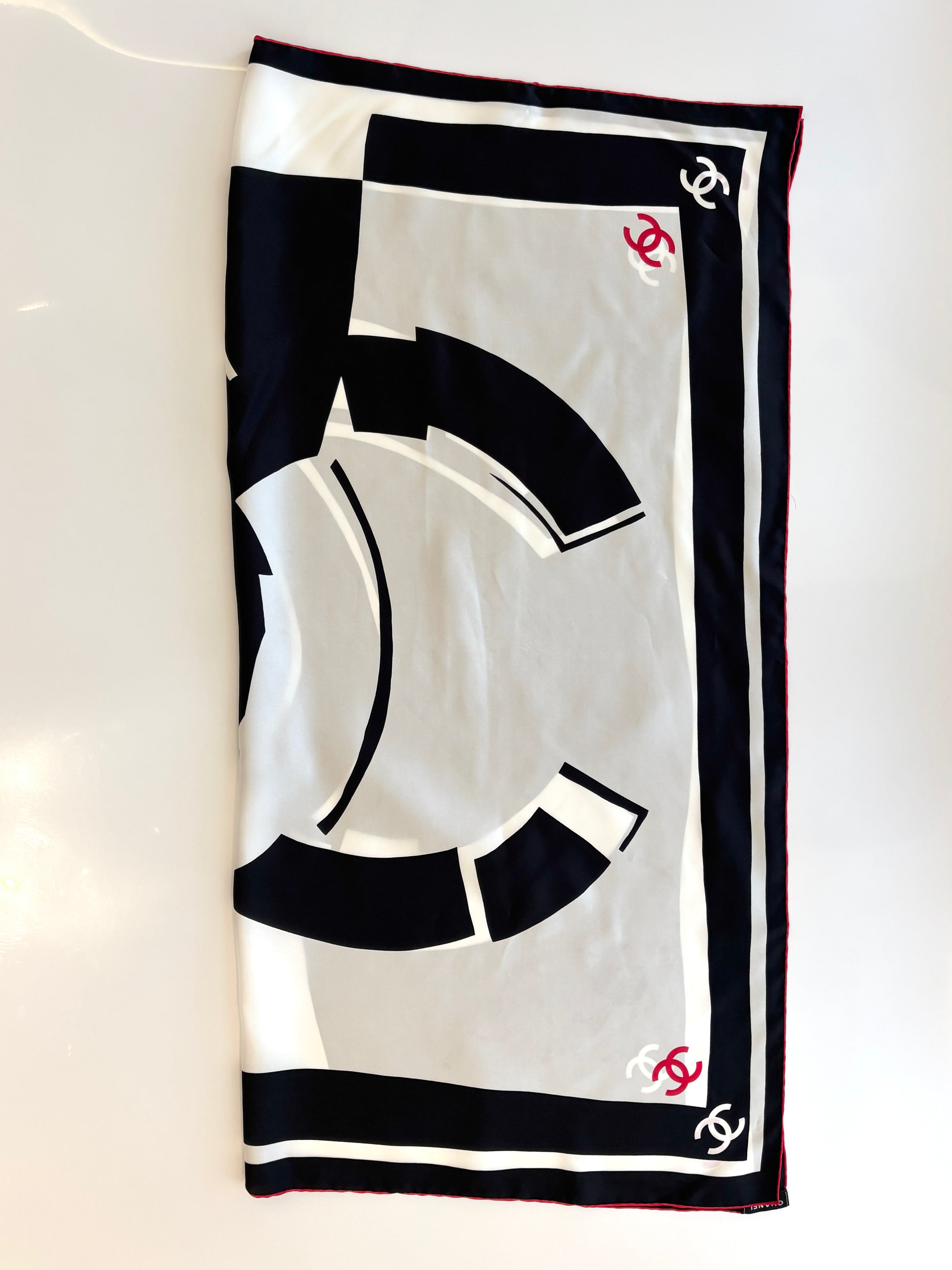 Coco Mark Scarf Silk in Black / White / Red