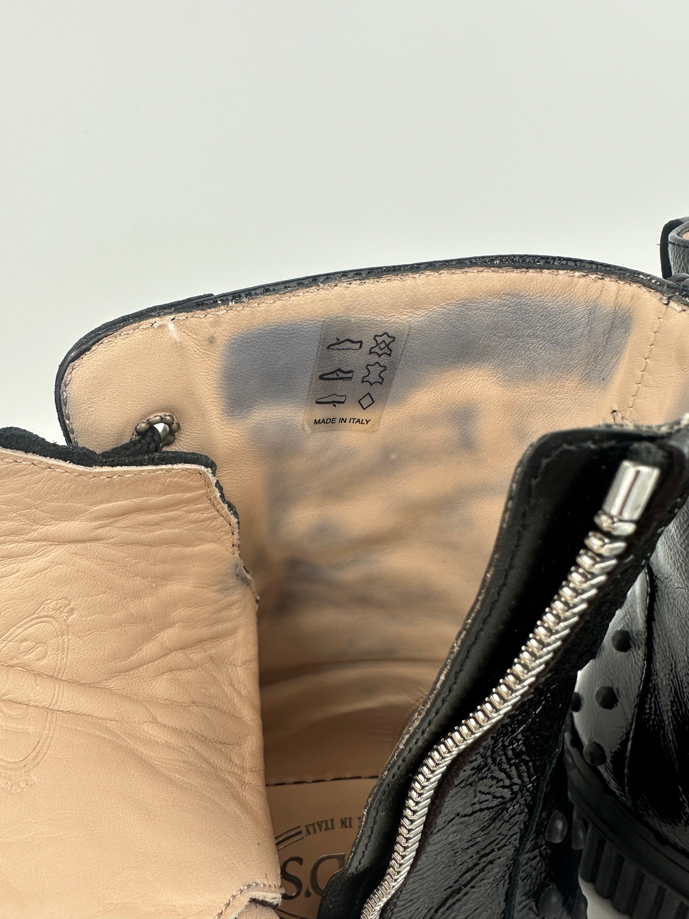 Crinkled Black Patent Leather Ankle Boots Size 37