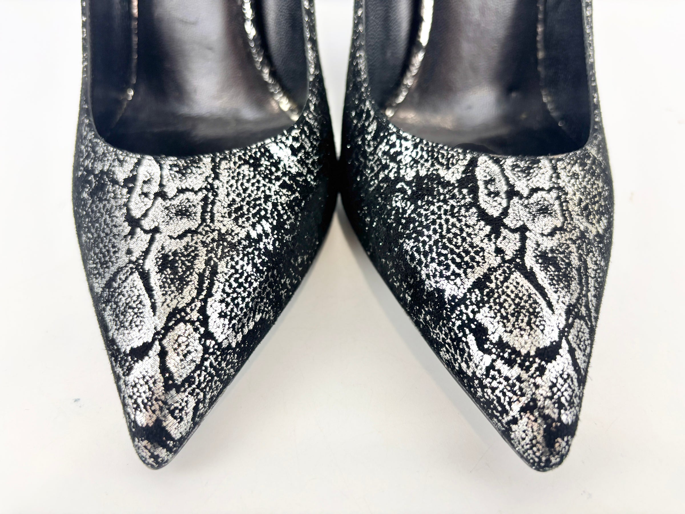 Suede Foil Print Pumps in Black / Silver Size 40.5