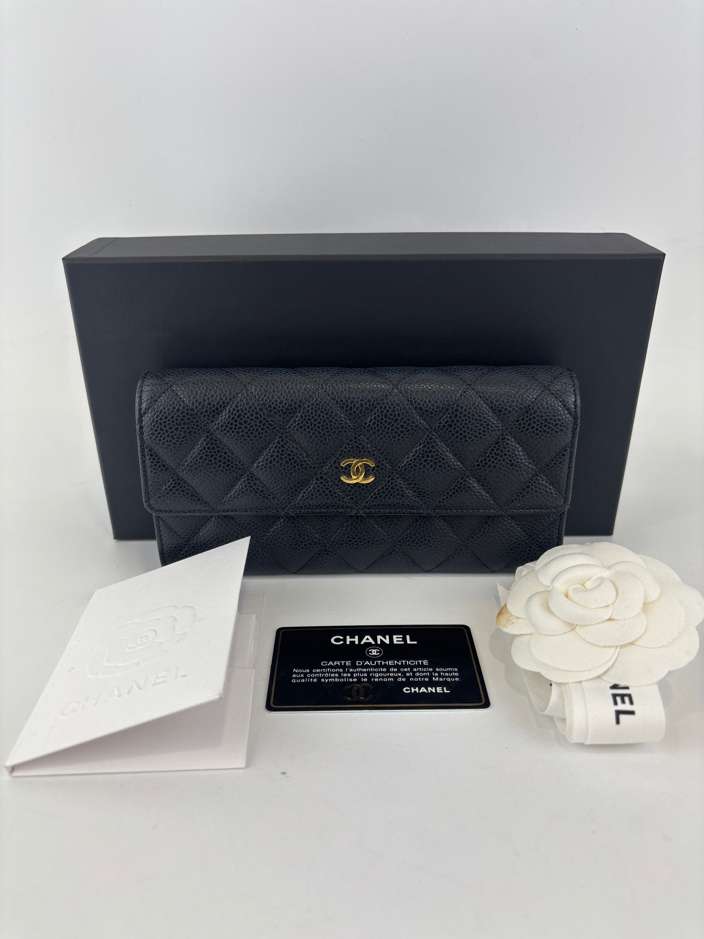 A50096 Flap Wallet Black Caviar Leather GHW