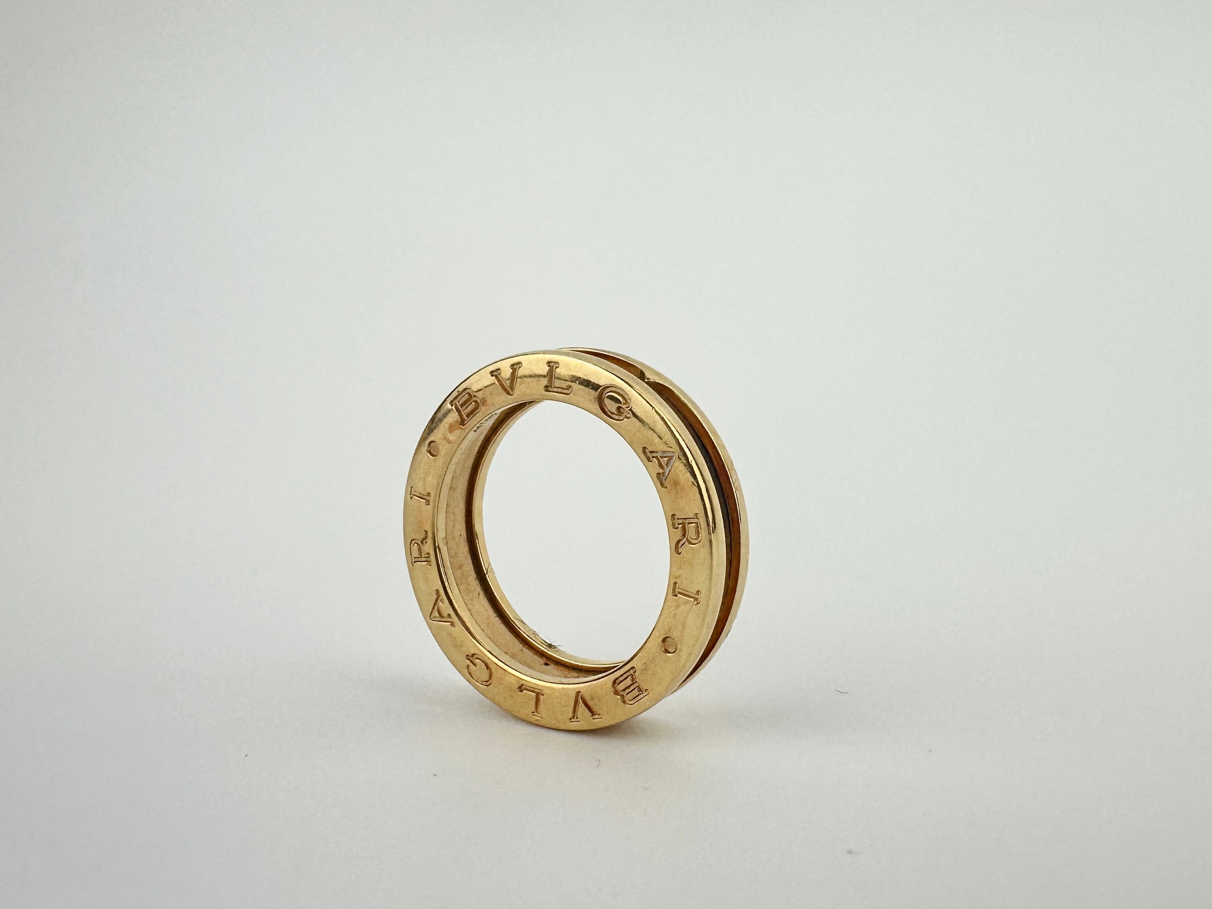 B. zero 1 One-Band 18K Yellow Gold Ring Size 50