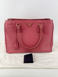 BN1874 Galleria Medium Saffiano Lux Single Zip Tote Peonia