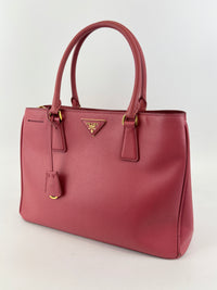 BN1874 Galleria Medium Saffiano Lux Single Zip Tote Peonia