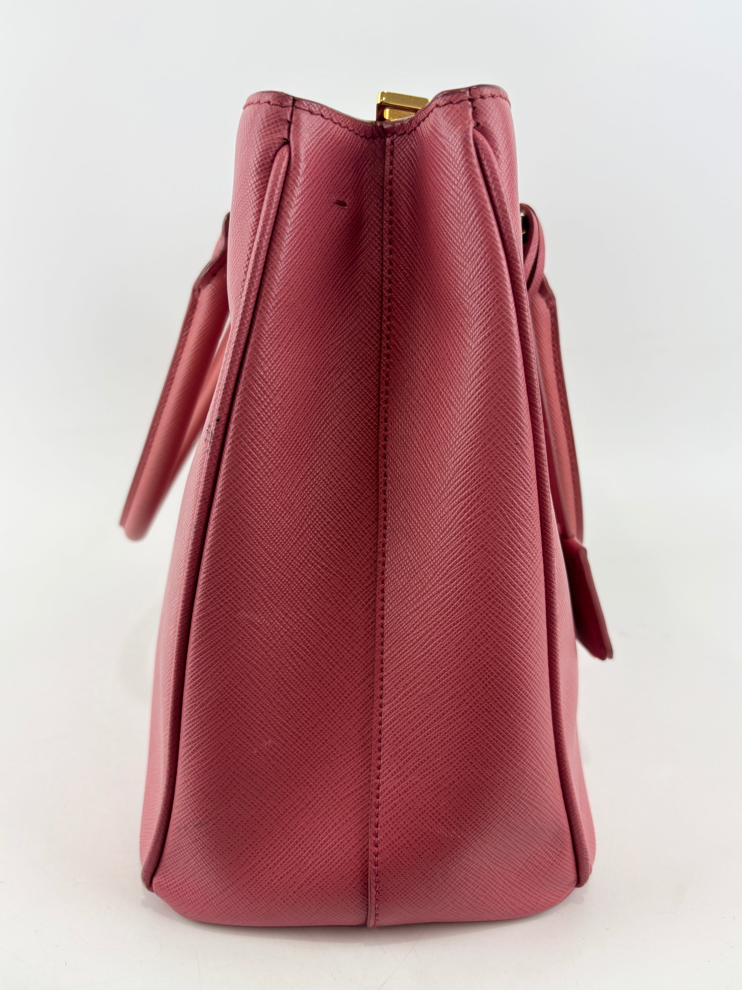 BN1874 Galleria Medium Saffiano Lux Single Zip Tote Peonia