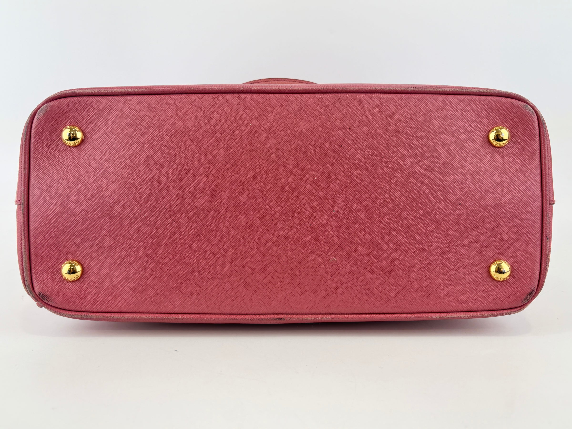 BN1874 Galleria Medium Saffiano Lux Single Zip Tote Peonia