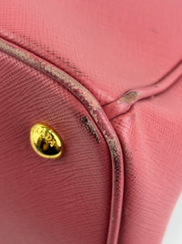 BN1874 Galleria Medium Saffiano Lux Single Zip Tote Peonia