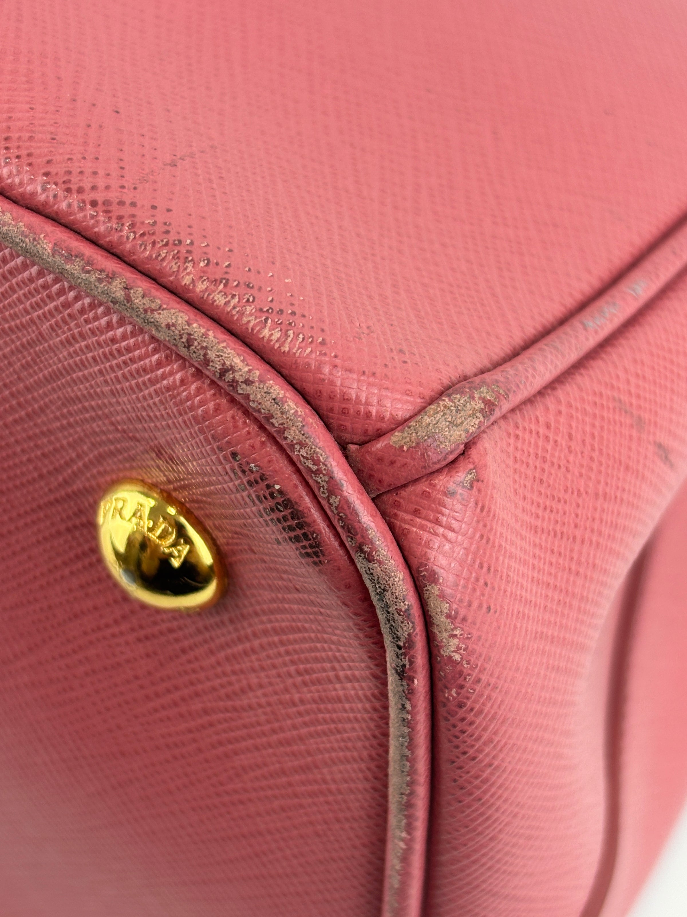 BN1874 Galleria Medium Saffiano Lux Single Zip Tote Peonia