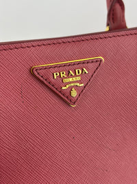 BN1874 Galleria Medium Saffiano Lux Single Zip Tote Peonia