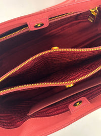 BN1874 Galleria Medium Saffiano Lux Single Zip Tote Peonia