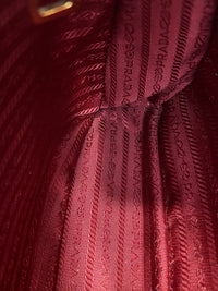 BN1874 Galleria Medium Saffiano Lux Single Zip Tote Peonia