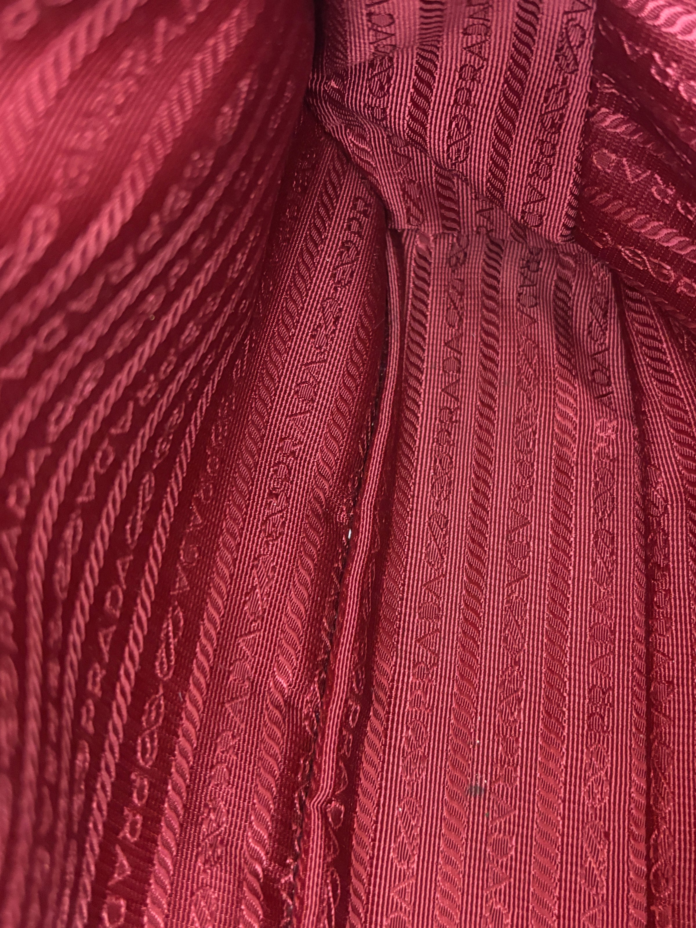 BN1874 Galleria Medium Saffiano Lux Single Zip Tote Peonia
