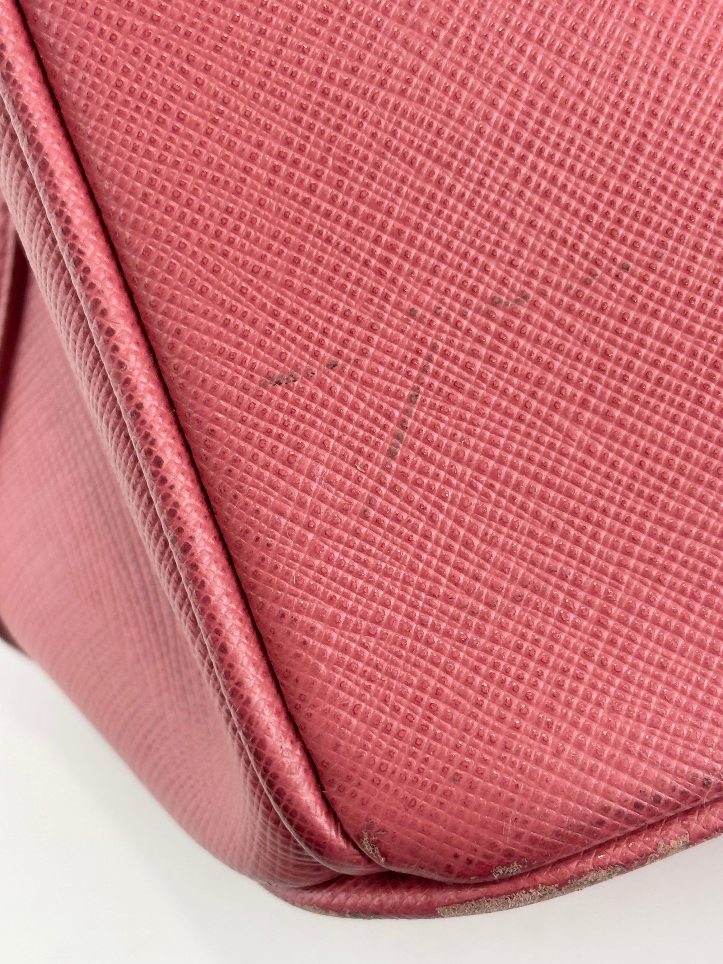 BN1874 Galleria Medium Saffiano Lux Single Zip Tote Peonia