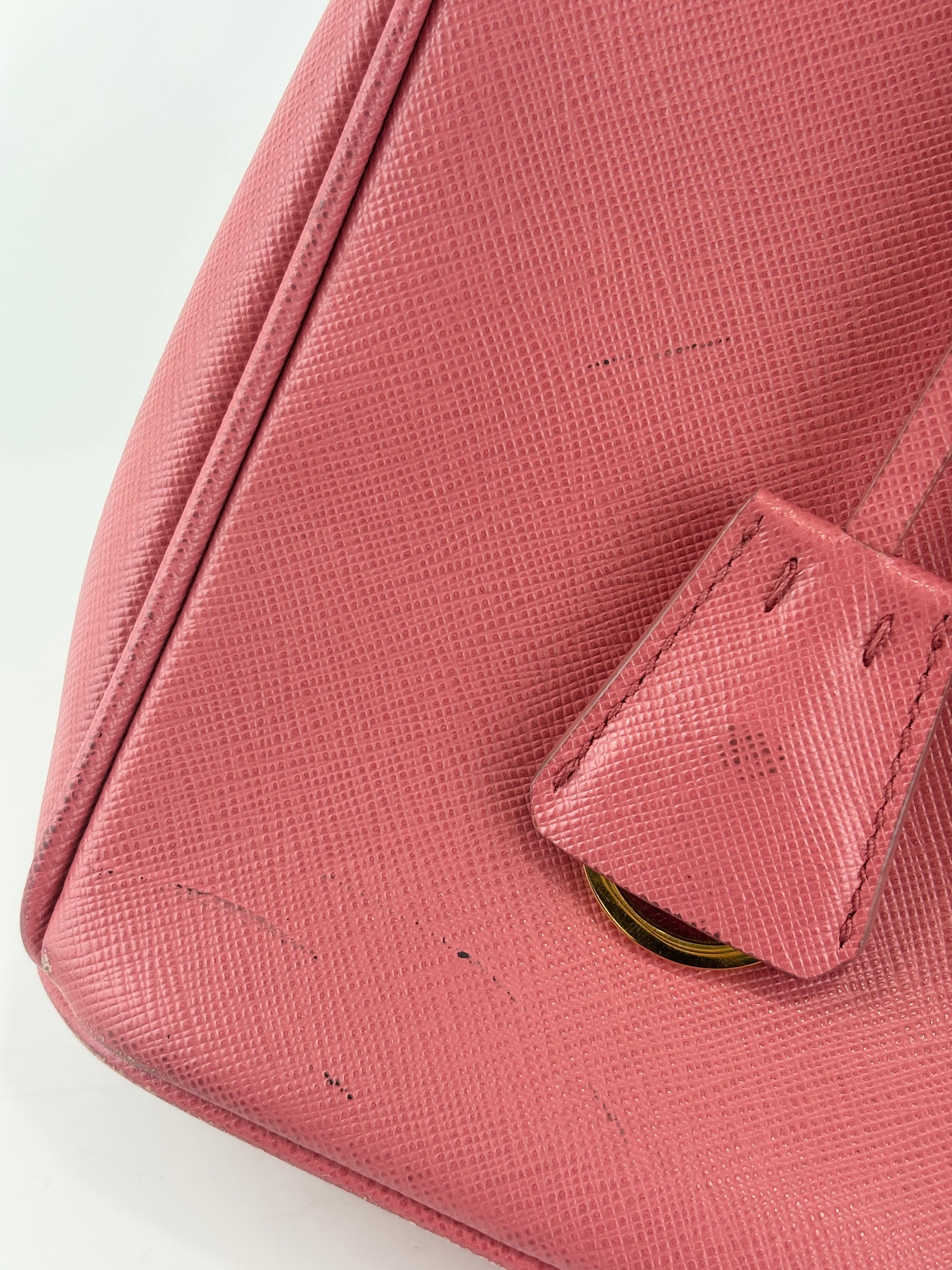 BN1874 Galleria Medium Saffiano Lux Single Zip Tote Peonia