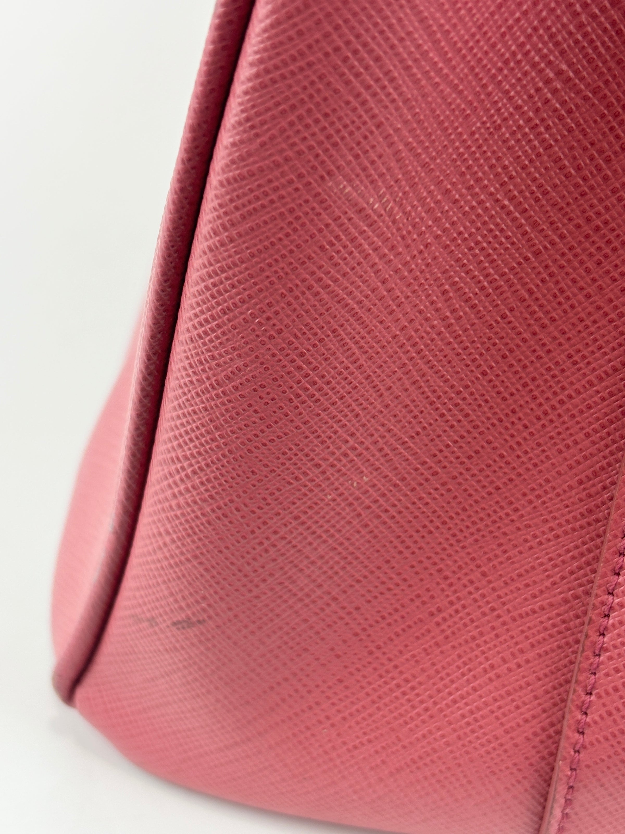 BN1874 Galleria Medium Saffiano Lux Single Zip Tote Peonia
