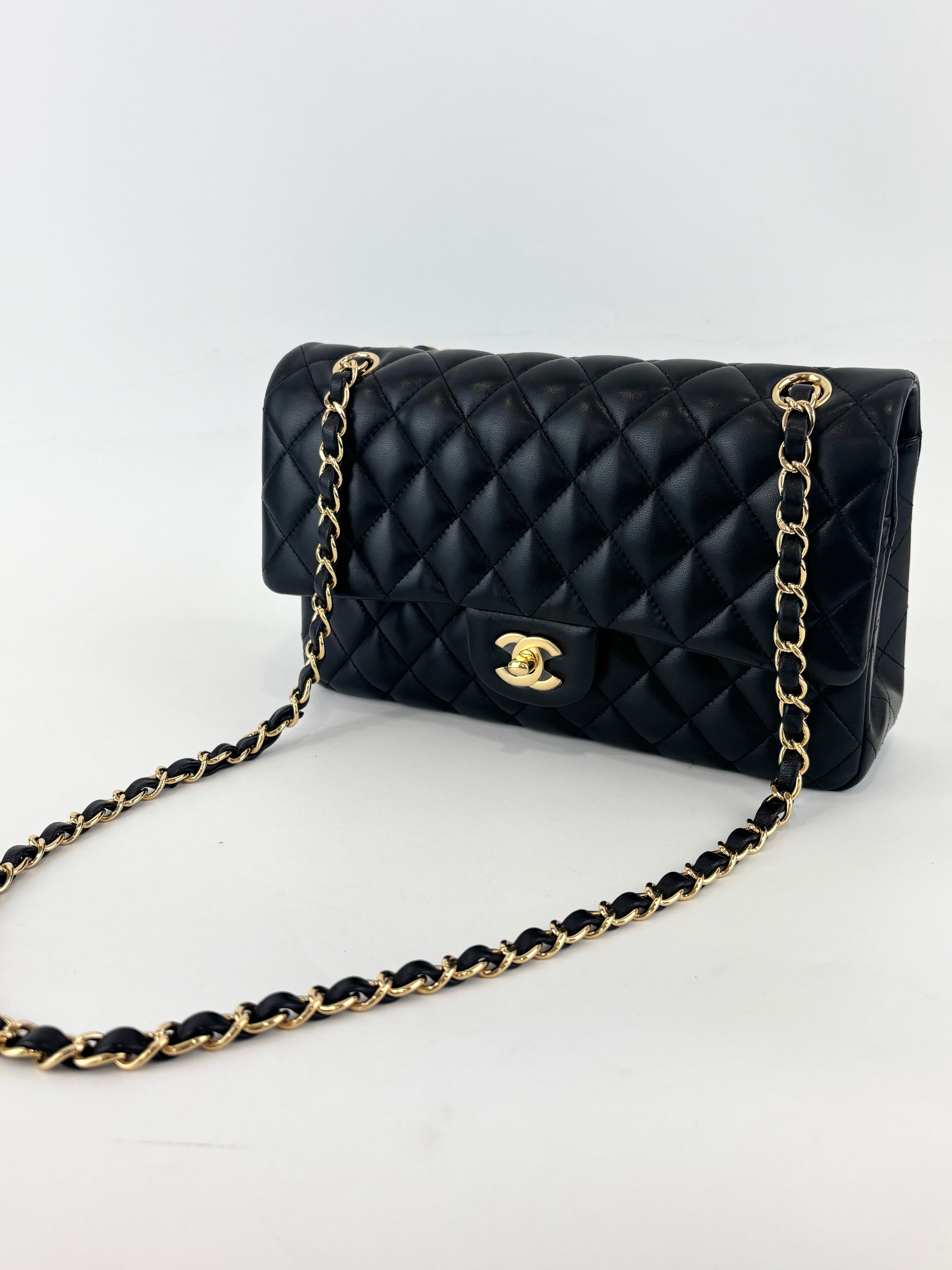 Classic Medium Flap Lambskin Black GHW