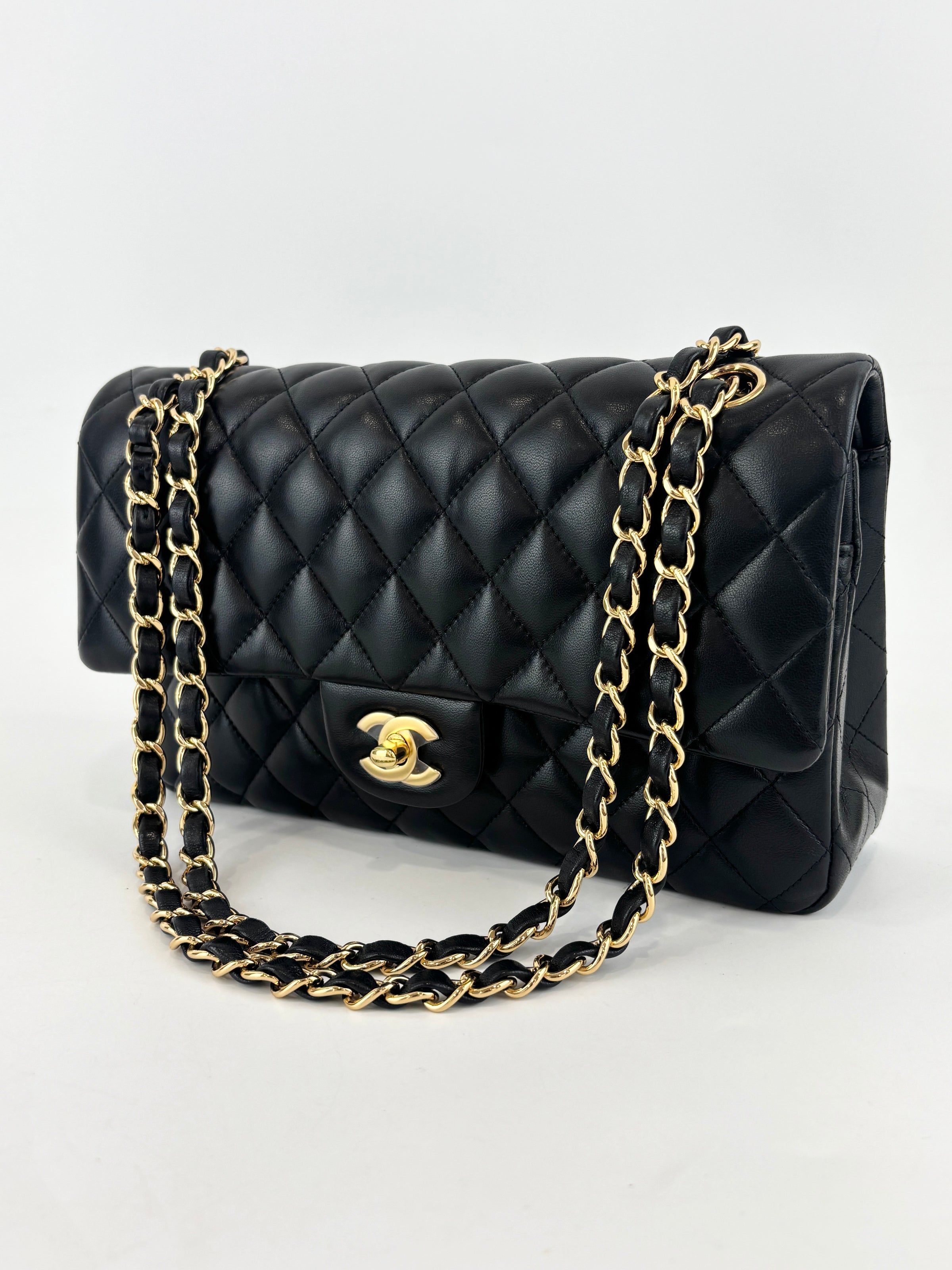 Classic Medium Flap Lambskin Black GHW