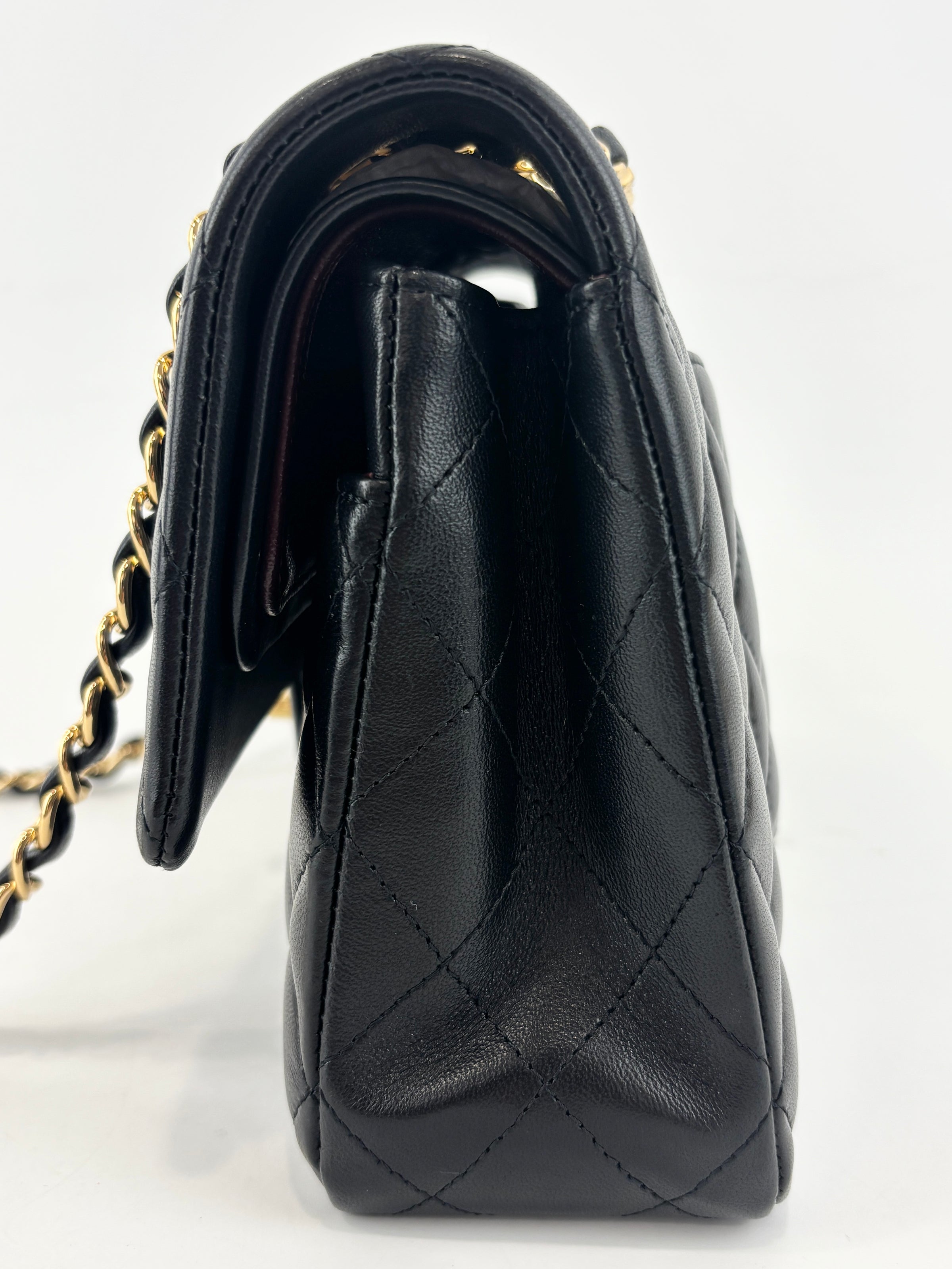 Classic Medium Flap Lambskin Black GHW