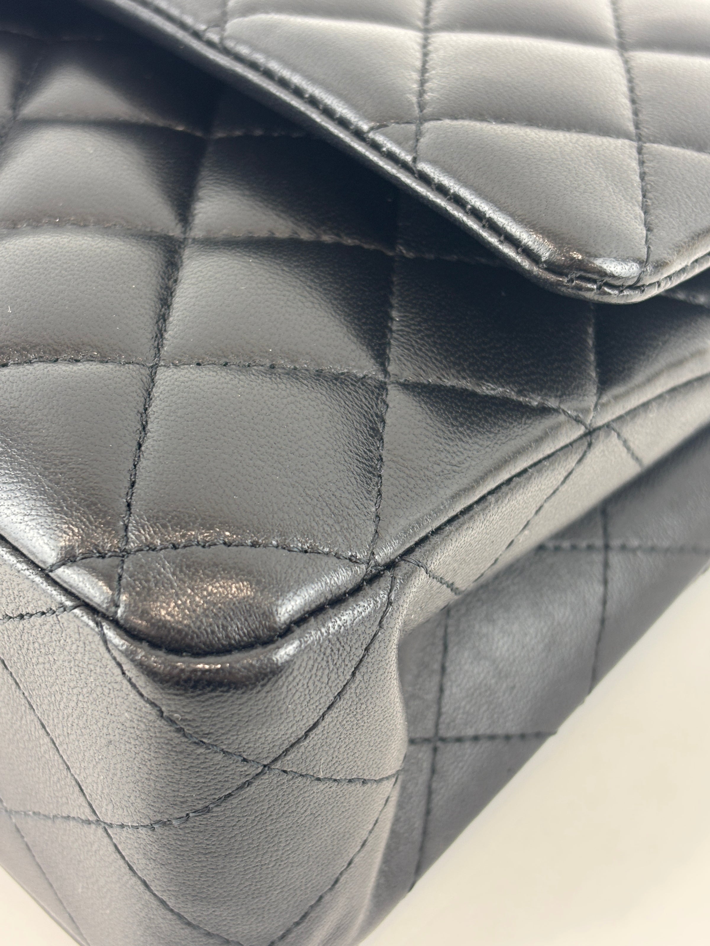 Classic Medium Flap Lambskin Black GHW