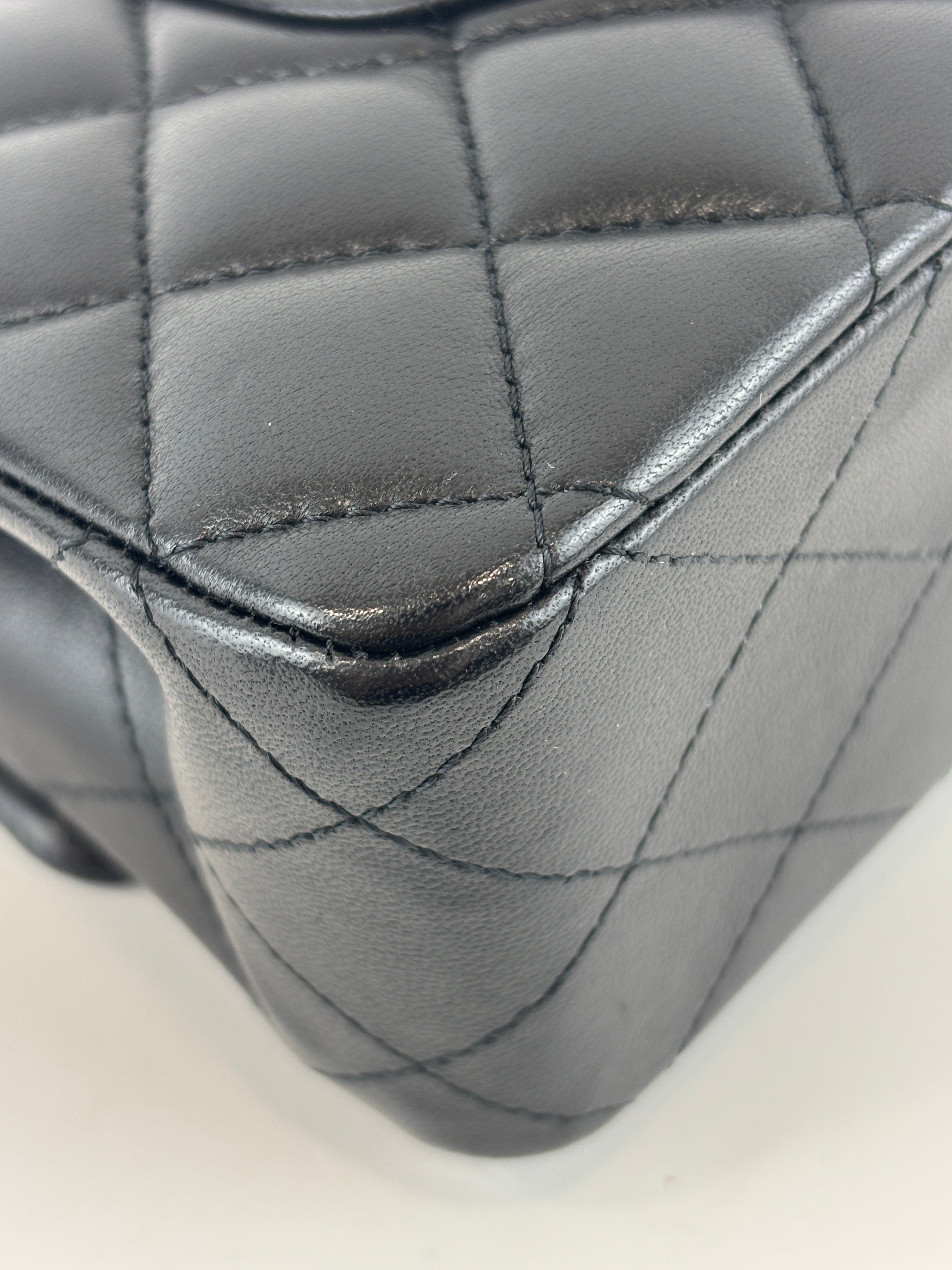 Classic Medium Flap Lambskin Black GHW
