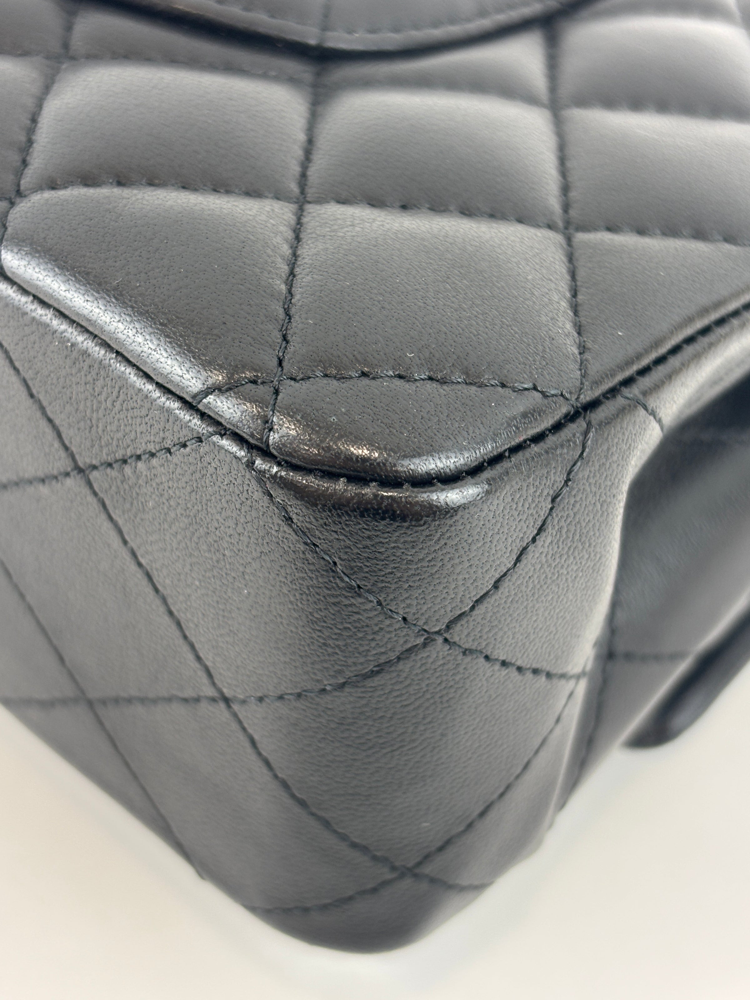 Classic Medium Flap Lambskin Black GHW