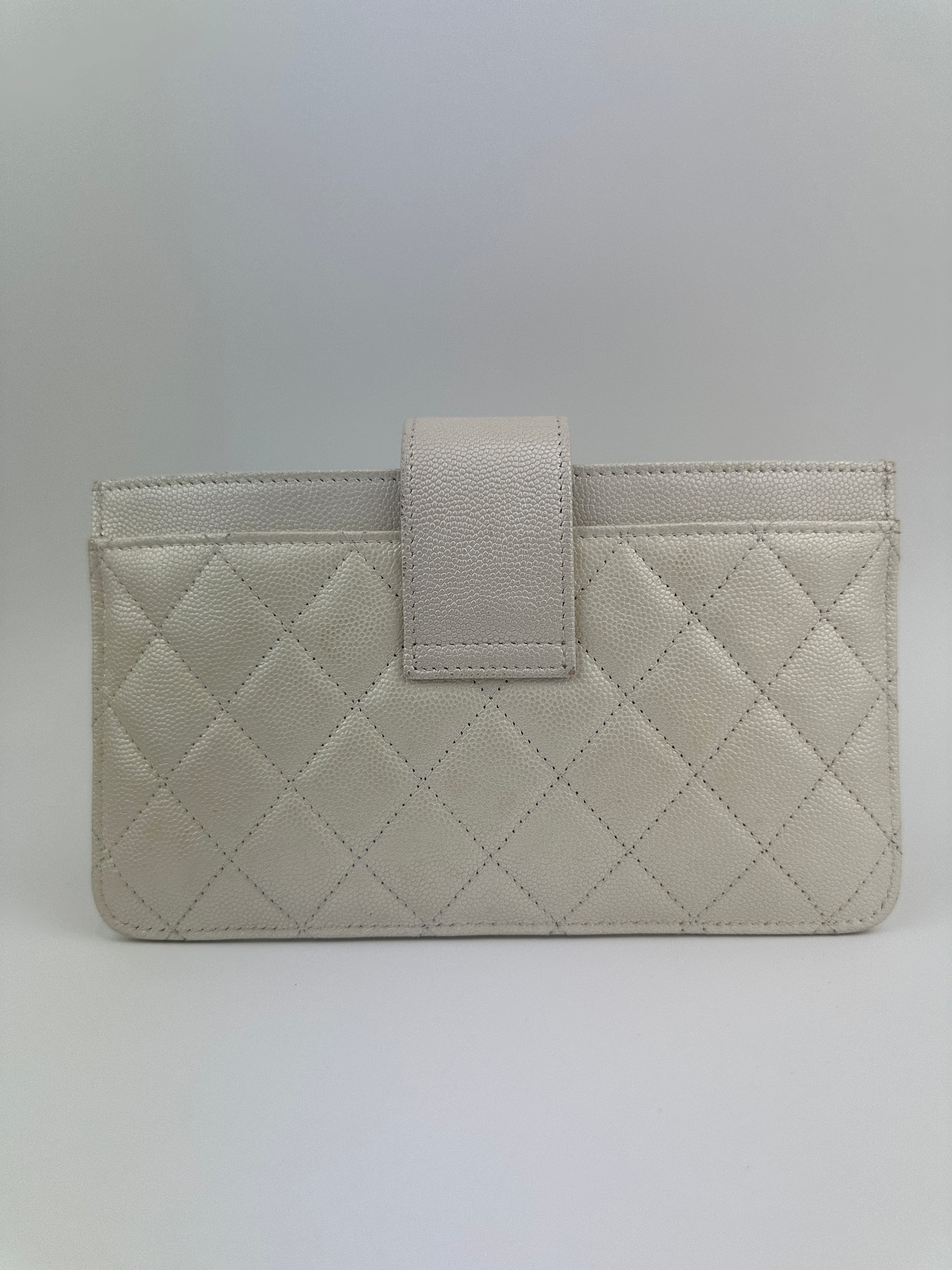 AP0154 White Caviar Leather Pouch with Interlocking CC SHW