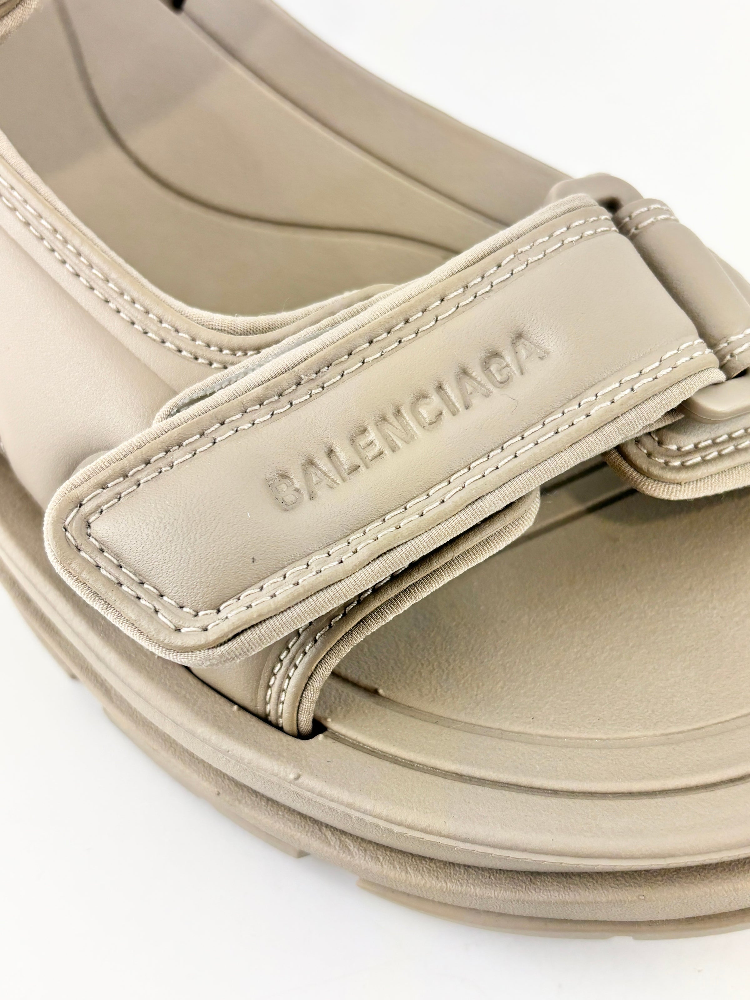 Tourist Sandals in Taupe Faux Leather Size 41