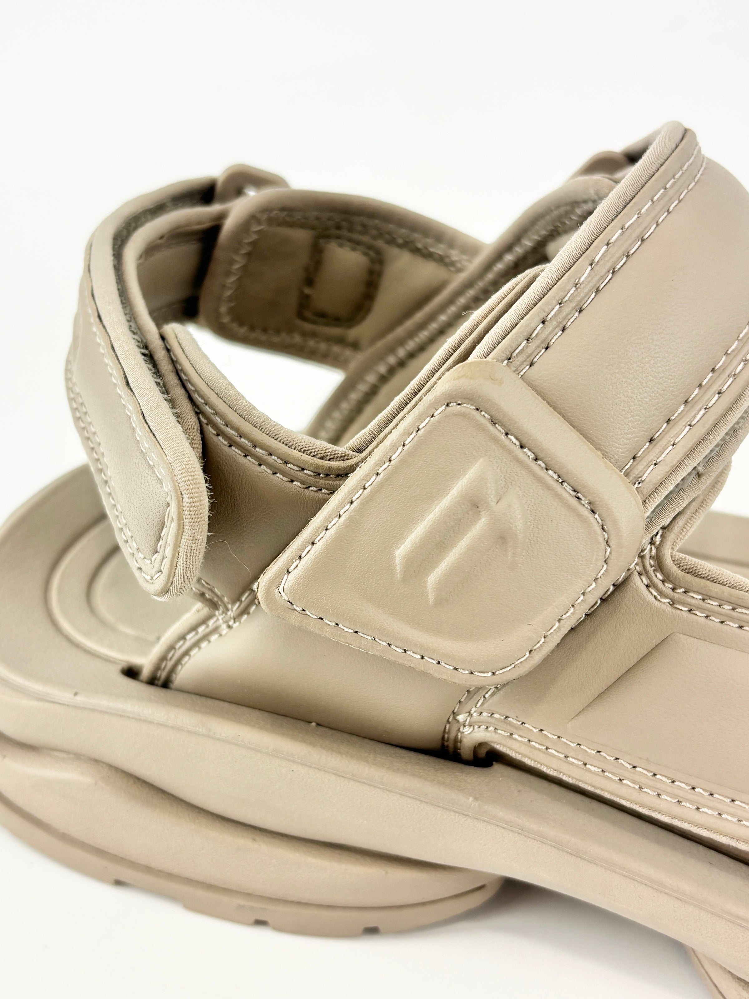 Tourist Sandals in Taupe Faux Leather Size 41