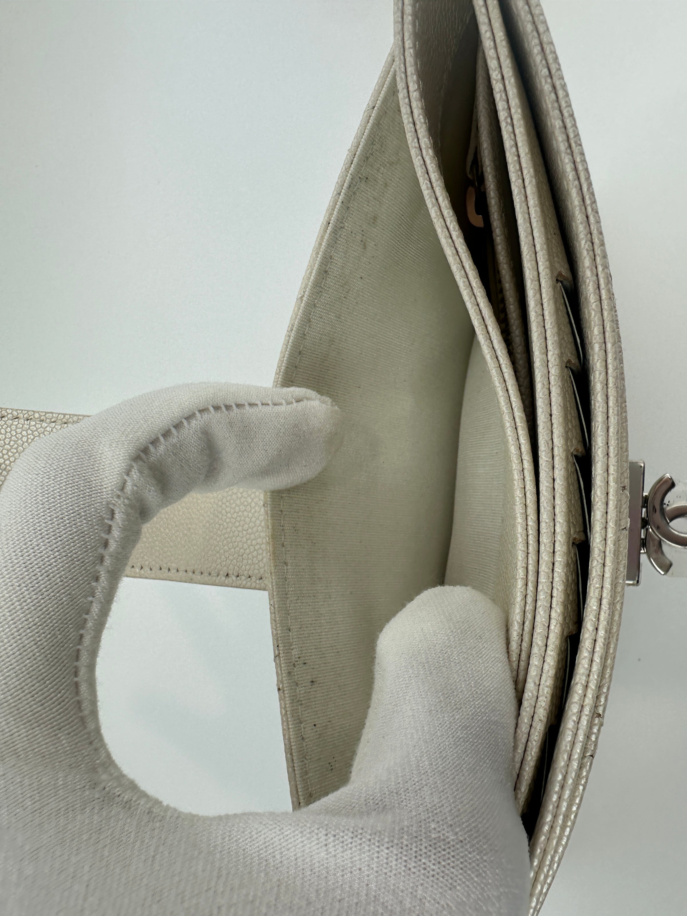 AP0154 White Caviar Leather Pouch with Interlocking CC SHW