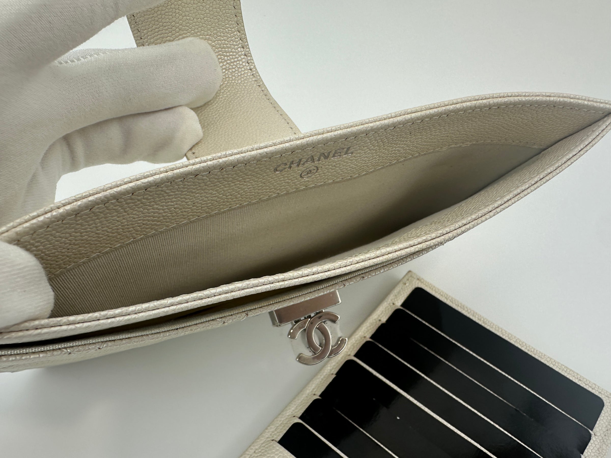 AP0154 White Caviar Leather Pouch with Interlocking CC SHW