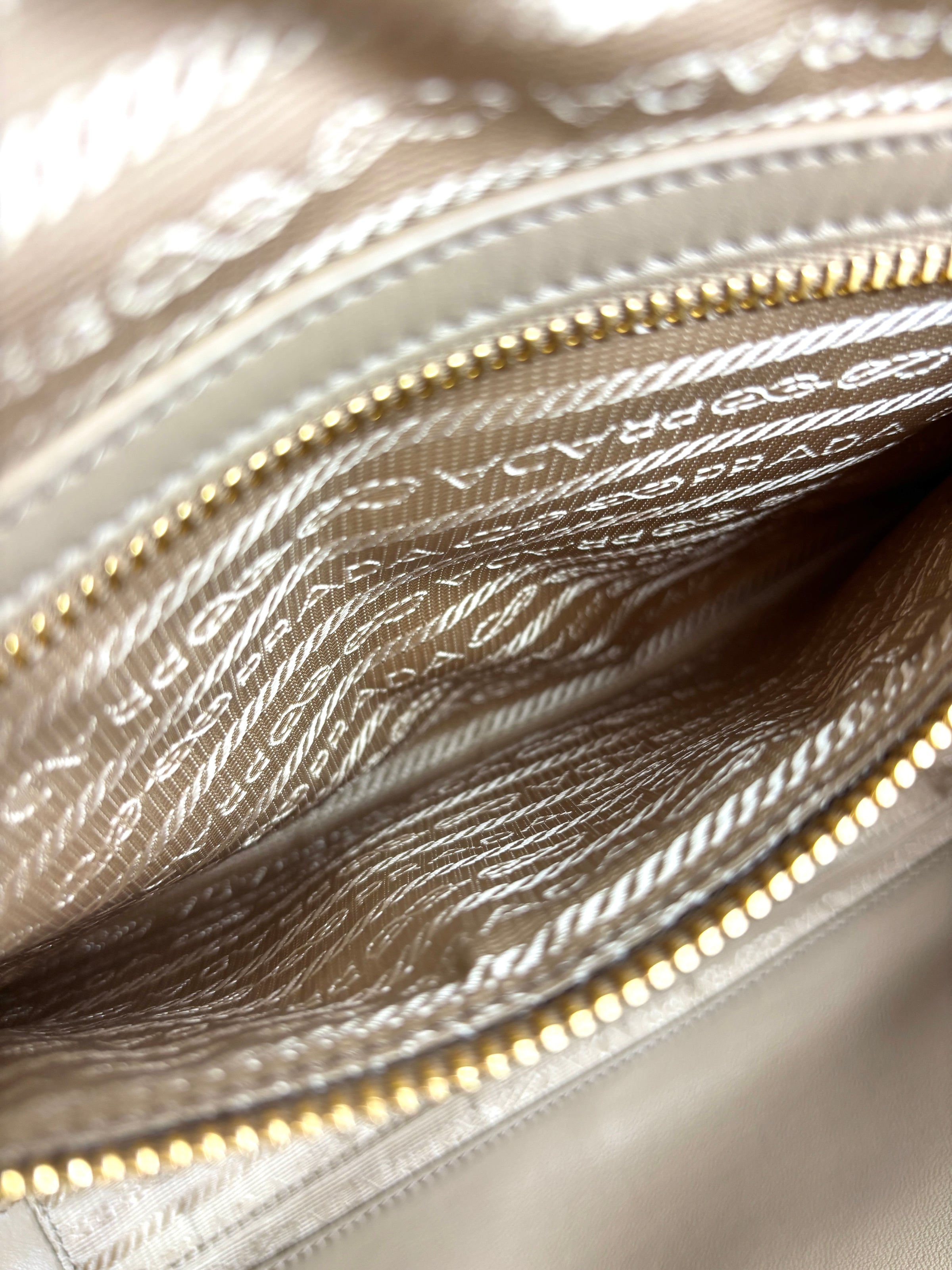 1BB115 Re-Edition 1978 Re-Nylon & Saffiano Medium Bag Camel - Glampot