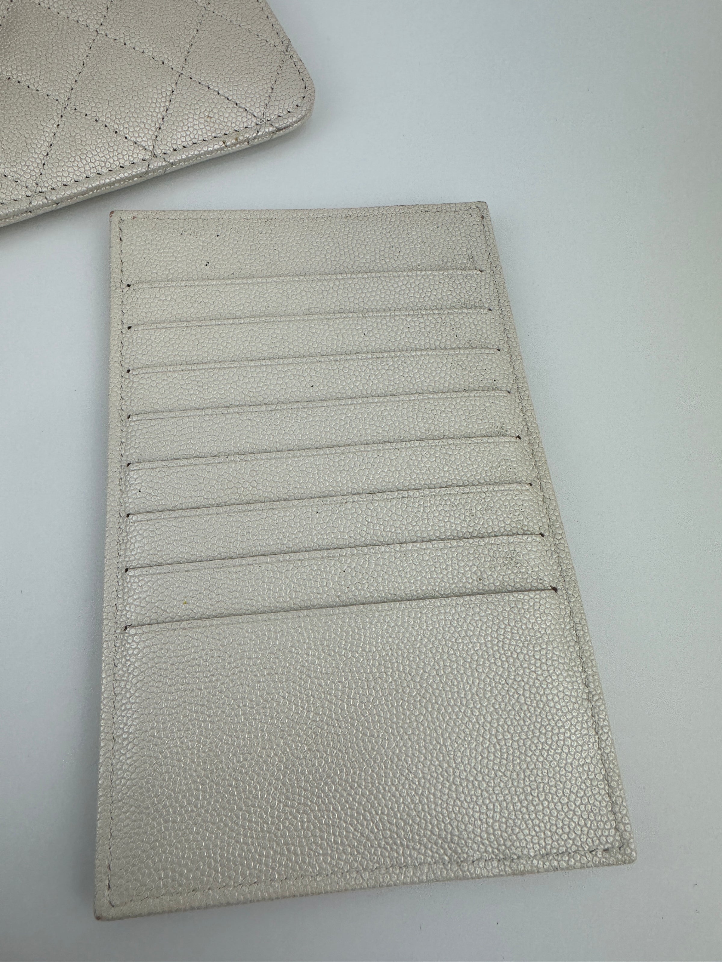 AP0154 White Caviar Leather Pouch with Interlocking CC SHW