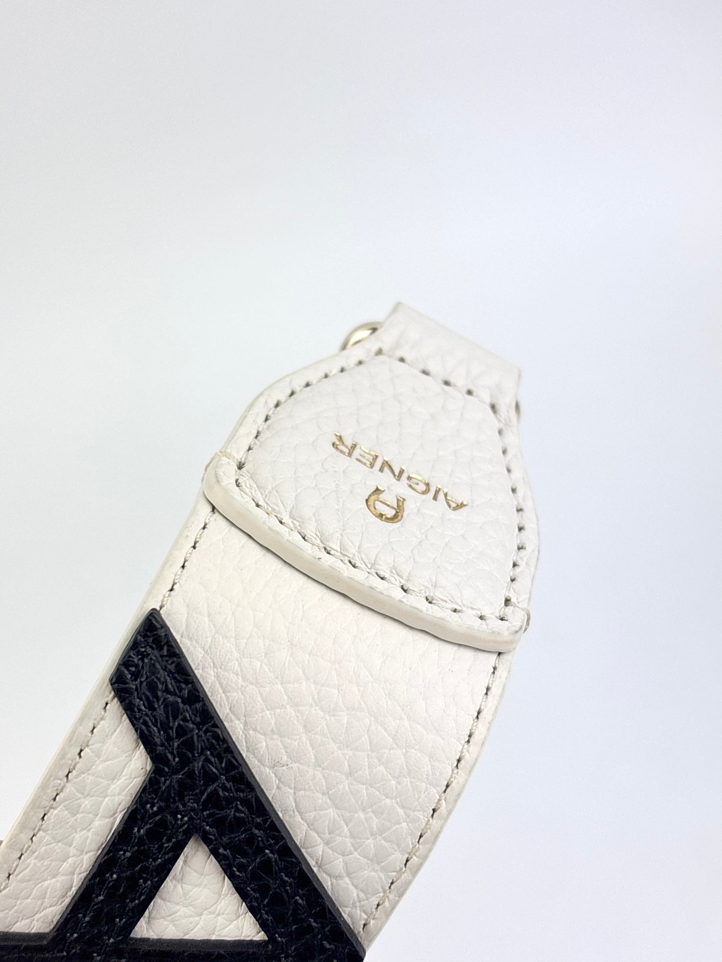 Logo Shoulder Strap in Black / White