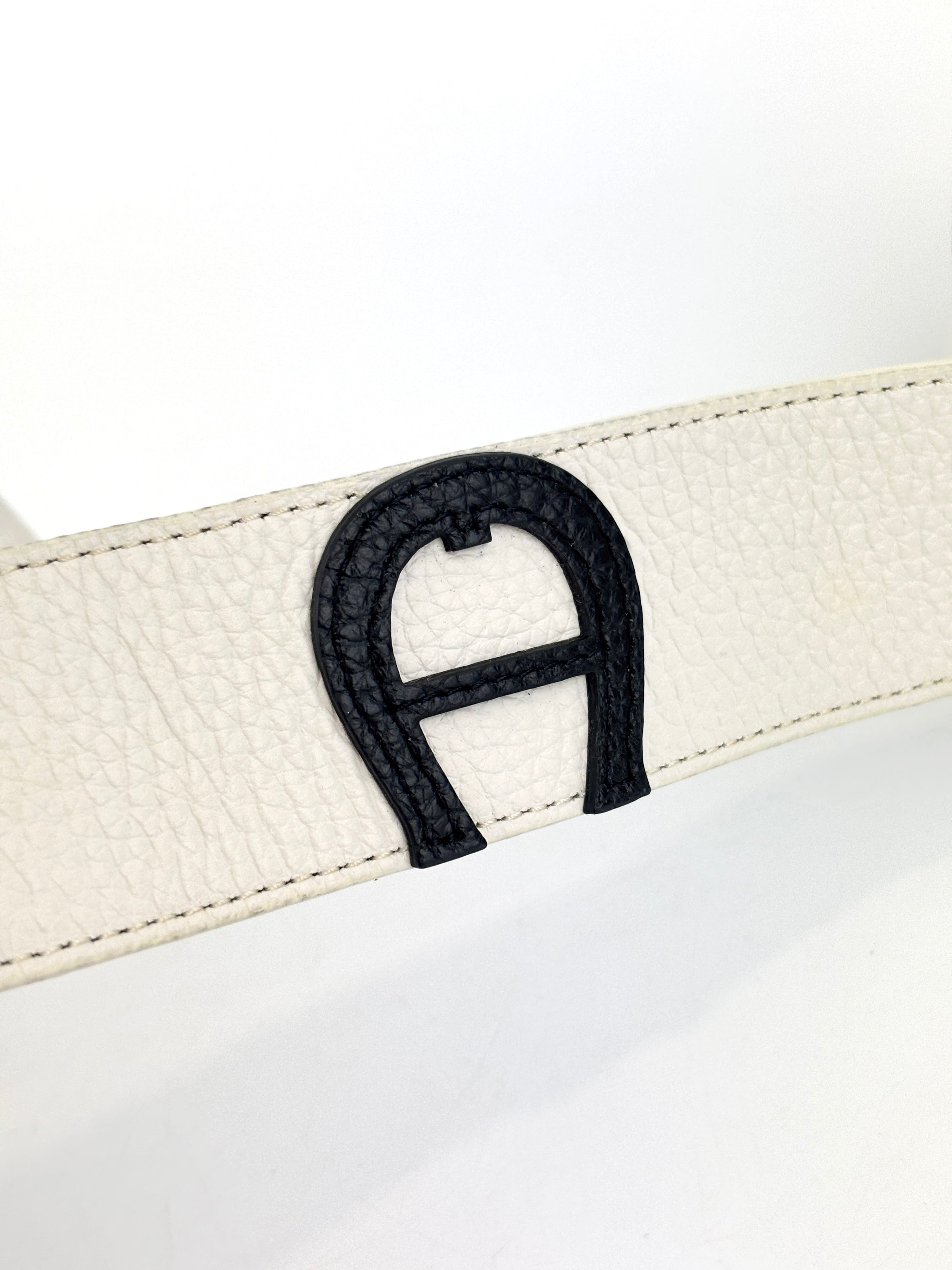 Logo Shoulder Strap in Black / White
